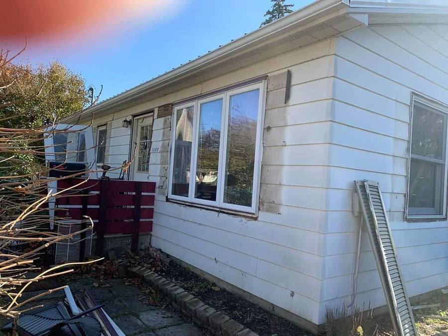 Home exterior with new windows and a new door installed by Lopez X Construction